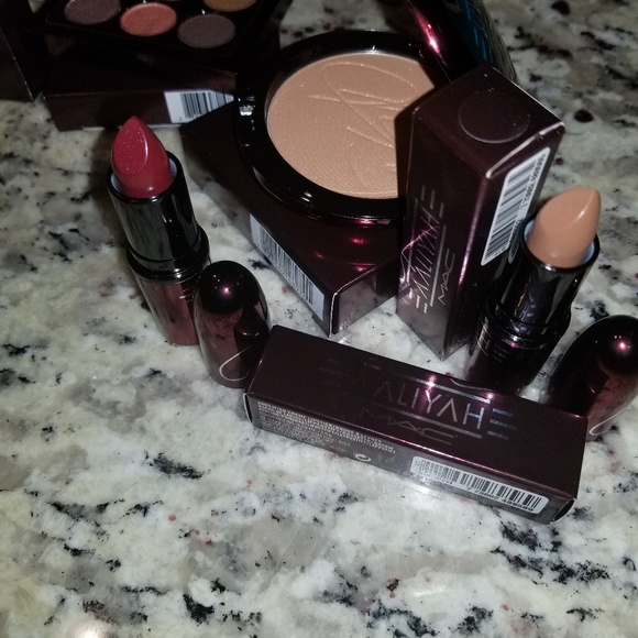 Mac Aliyah collection with poster - Picture 4 of 7